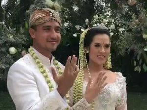 Senyum Semringah Raisa saat Dicium Hamish Daud