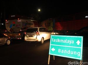 Libur Panjang Usai, Tasik-Bandung via Garut Macet 10 Kilometer Libur Panjang Usai, Tasik-Bandung via Garut Macet 10 Kilometer