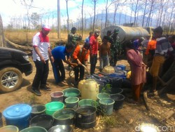 Pemkab Banyuwangi Distribusikan Air Bersih ke 400 KK