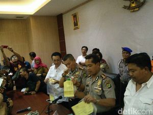 Pelempar Petasan di Stadion Bekasi Beli Rocket Flare via Online Pelempar Petasan di Stadion Bekasi Beli Rocket Flare via Online