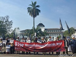Massa Gelar Aksi Solidaritas Rohingya di Bandung