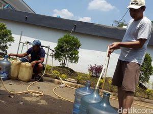 Musim Kemarau, Warga Kabupaten Bandung Dapat Air Bersih Gratis