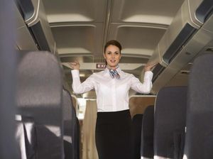 Kisah Pramugari yang Dipecat karena Dilamar Pacar di Pesawat