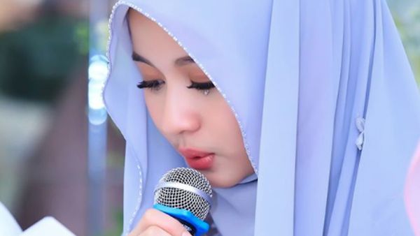 Suasana Haru di Pengajian Sebelum Nikah Laudya Cynthia Bella