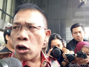 Bawa Koper, Wakil Ketua Pansus Angket Masinton Minta Ditahan KPK Bawa Koper, Wakil Ketua Pansus Angket Masinton Minta Ditahan KPK