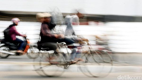 Persaingan Ketat, Ojek Sepeda Tetap Bertahan