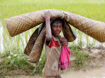 Tatapan Kosong Anak Rohingya