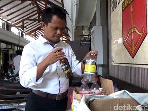 Polisi Tulungagung Dalami Kasus Keracunan Massal Miras Oplosan Polisi Tulungagung Dalami Kasus Keracunan Massal Miras Oplosan