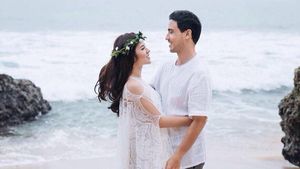 10 Artis dengan Foto Prewedding yang Nggak Kalah Romantis dari Raisa-Hamish