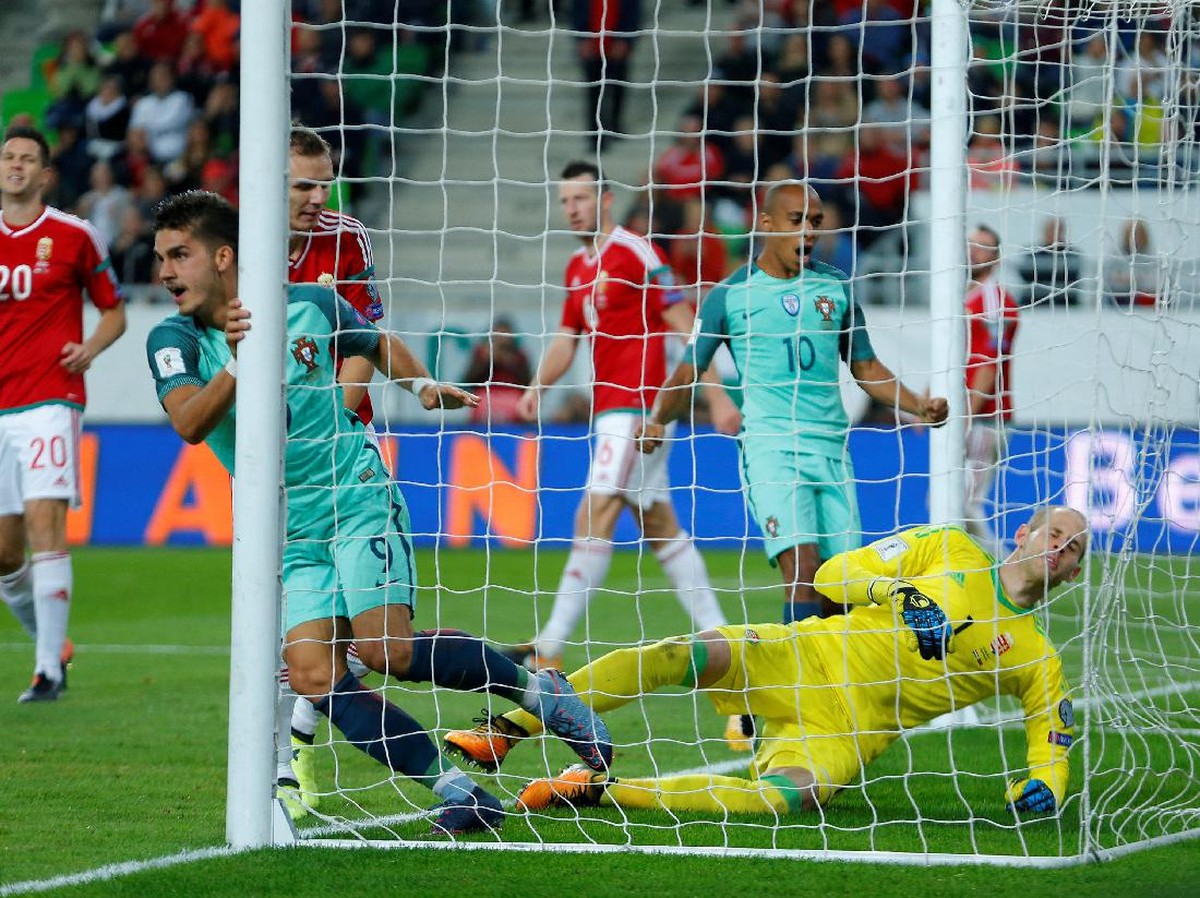 Pemain timnas Portugal, Andre Silva, merayakan gol ke gawang Hongaria (Foto: Laszlo Balogh/Reuters)