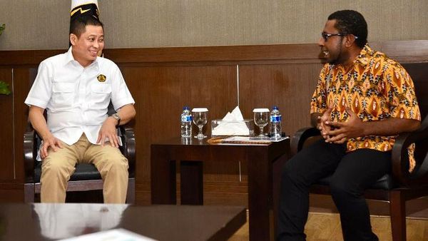 Jonan Bertemu Masyarakat Adat Papua
