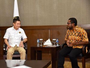 Jonan Bertemu Masyarakat Adat Papua