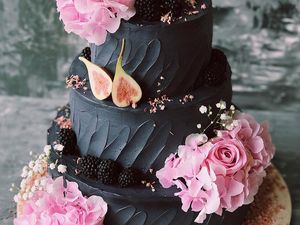 Kue Pengantin Hitam Pekat Ini Justru Digemari Karena Beri Kesan Elegan Kue Pengantin Hitam Pekat Ini Justru Digemari Karena Beri Kesan Elegan