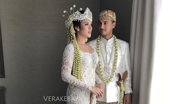 7 Inspirasi Kebaya Pengantin Adat Selebriti, Raisa Sampai Acha Septriasa