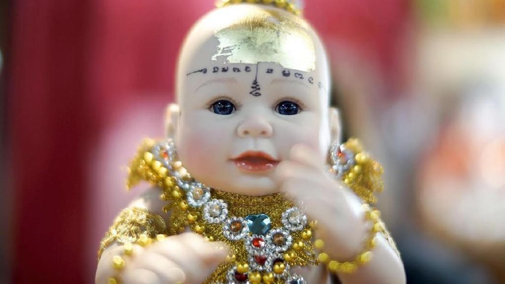 Foto : Boneka yang Jadi Jimat Keberuntungan Foto : Boneka yang Jadi Jimat Keberuntungan