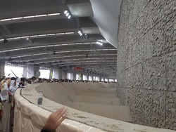 Momen Penuh Semangat Gelombang Jemaah Haji Lempar Kerikil ke Setan