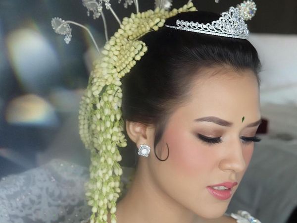 Foto: 7 Artis dengan Makeup Pengantin yang Natural Tapi Tetap Mempesona
