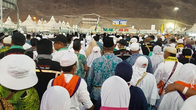 Arab Saudi Tarik Pajak 5%, Bagaimana Nasib Biaya Haji dan Umrah? Arab Saudi Tarik Pajak 5%, Bagaimana Nasib Biaya Haji dan Umrah?