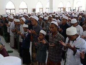 Santri di Probolinggo Gelar Salat Gaib untuk Korban Rohingya