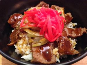 Makan Donburi Sambil Ngobrol Santai, Bisa di Sini
