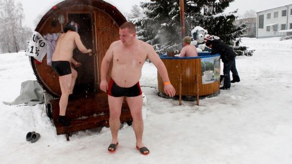 Foto: Ya Ampun, Sauna di Tengah Salju Sambil Lari-lari