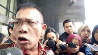 Minta Ditahan, Masinton Bongkar Koper di KPK