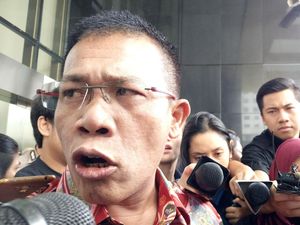 Minta Ditahan, Masinton Bongkar Koper di KPK