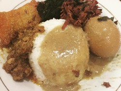 Sarapan Nasi Gudeg yang Sedap hingga Barang Aneh yang Terselip di Makanan Fast Food