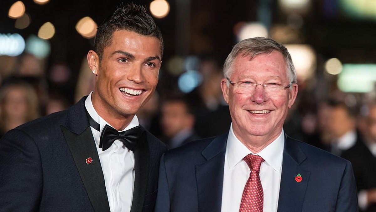 Cristiano Ronaldo bisa kembali ke Manchester United memang demi Sir Alex Ferguson. (Foto: Ian Gavan/Getty Images)