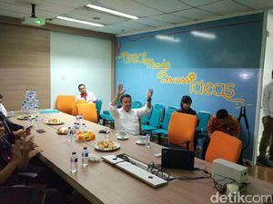 Menpora Nobar Indonesia vs Myanmar di Markas Detik