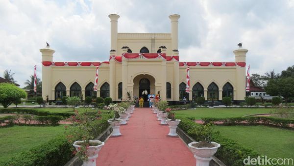 Foto: Berjuta Pesona Istana Siak yang Turis Belum Tahu