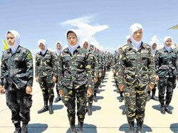 Ketika Para Tentara Berhijab Filipina Bantu Korban Serangan ISIS di Marawi