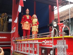 Menantang, Fashion Show di Yogya Ini Digelar di Atas Mobil Damkar