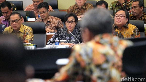 Sri Mulyani Bahas RAPBN 2018 dengan Banggar DPR