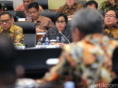 Sri Mulyani Bahas RAPBN 2018 dengan Banggar DPR