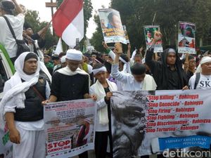Ribuan Orang Gelar Aksi Solidaritas Muslim Rohingya di Sukabumi
