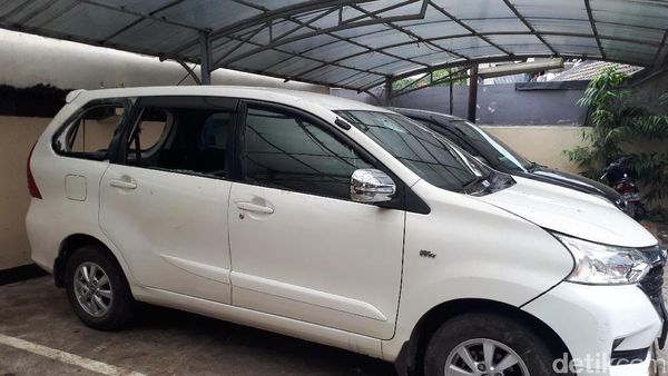 Bercak Darah di Avanza Putih yang Ditembaki di Senayan