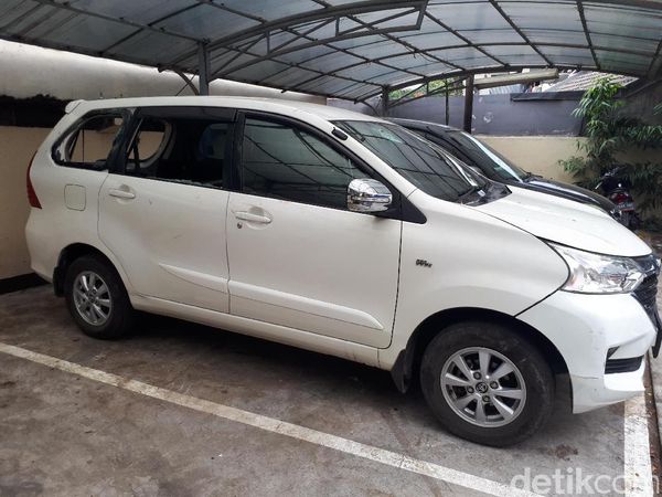 Bercak Darah di Avanza Putih yang Ditembaki di Senayan