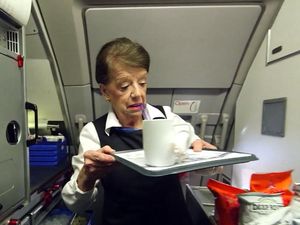 Pramugari Tertua Dunia Menghembuskan Napas Terakhir di Umur 88 Tahun