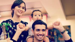 Family Goals, 8 Potret Bahagia Fachri Albar dan Renata Kusmanto