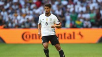 Sami Khedira mencetak gol keempat Jerman ke gawang Brasil, namun tak bermain penuh karena diganti Julian Draxler di babak kedua. Dia kini menjadi salah satu pilar lapangan tengah Juventus. (Alexander Hassenstein/Getty Images)
