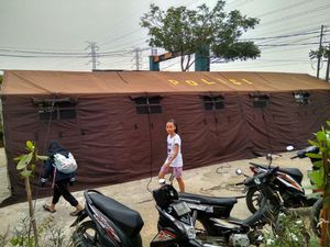 Polres Pelabuhan Tanjung Priok Bantu Korban Kebakaran Muara Angke