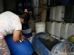 Kemarau, Omzet Penjualan Air Jerigen Meningkat