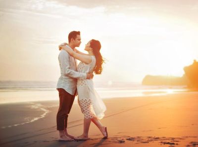 So Sweet, Ini 10 Aksi Nyata Para Suami yang Lebih Romantis dari Kisah Film