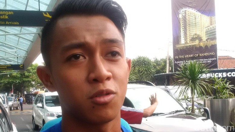 Tekad Febri Hariyadi untuk Terus Berkontribusi buat Persib Tekad Febri Hariyadi untuk Terus Berkontribusi buat Persib