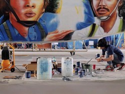 Mural Pesawat Jangkrik Boss Dilukis 10 Hari Gunakan Puluhan Kaleng Cat