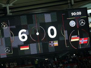 Pesta Setengah Lusin Gol Jerman