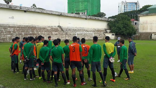 Timnas Indonesia U-18 jaga fokus sebelum menghadapi Filipina di laga fase grup Piala AFF 2017.