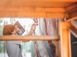 Seniman di Balik Mural Pesawat Jangkrik Boss