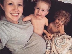 Kisah Balita Tanpa Tangan dan Kaki yang Sayang Banget Adiknya